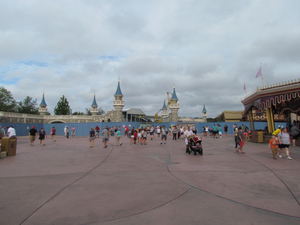 new fantasyland, New Fantasyland Castle Wall: A Closer Look