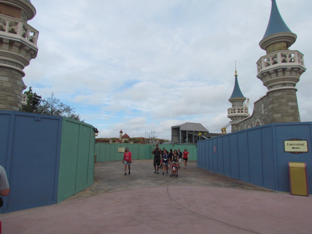 new fantasyland, New Fantasyland Castle Wall: A Closer Look