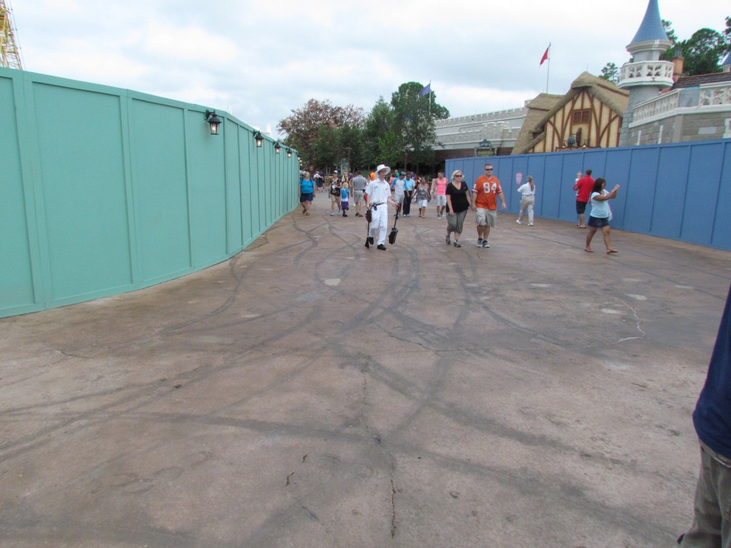 new fantasyland, New Fantasyland Castle Wall: A Closer Look