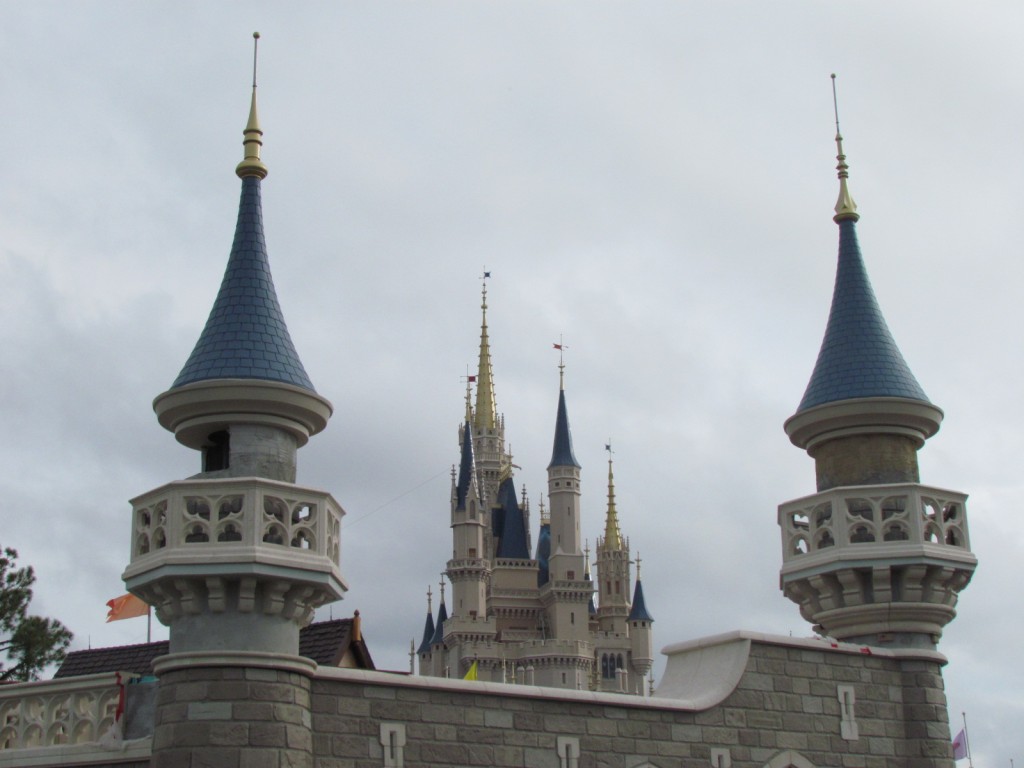 new fantasyland, New Fantasyland Castle Wall: A Closer Look