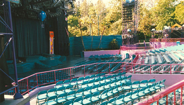 pic1 disneyland videopolis, Samlandica: Something Old, Something Classy and Something Prehistoric