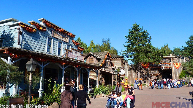 p1150432 disneyland paris halloween, Disneyland Paris Halloween, Fantasyland, Frontierland