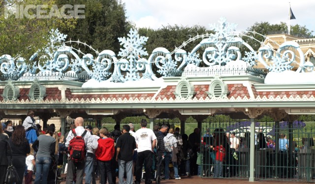 Disney sans lines? Nah... disneyland christmas , At Disneyland Christmas may be extra