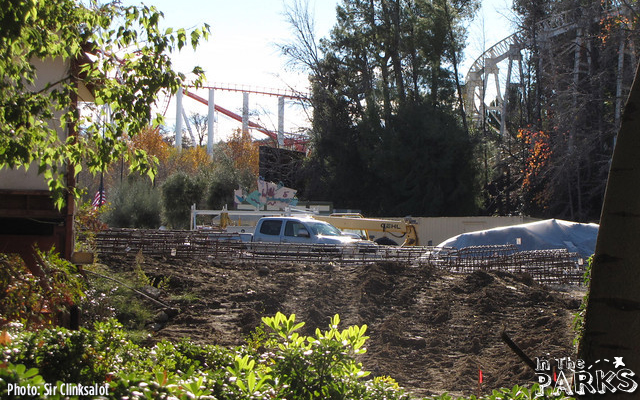 six flags magic mountain, Six Flags Magic Mountain Construction Goes Full Throttle