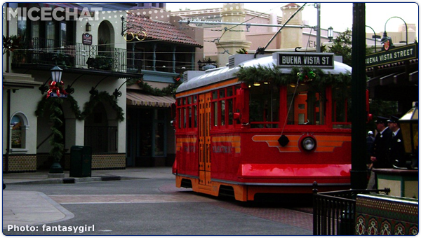 Disney News, MiceAge Disney Newsletter: Christmas Crowds, Autotopia Rumors, Disneyland Dogs and More