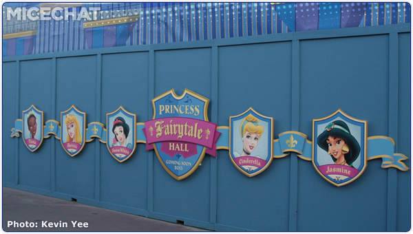 Disney News, MiceAge Disney Newsletter: Christmas Crowds, Autotopia Rumors, Disneyland Dogs and More