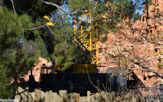 Disneyland, Disneyland Big Thunder Under a Crane, Mansion reopened, Grizzly Down