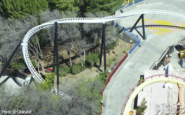 magic mountain, Full Throttle Construction heads over Superman Plaza at Magic Mountain