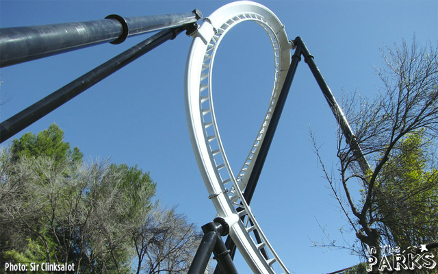 magic mountain, Full Throttle Construction heads over Superman Plaza at Magic Mountain