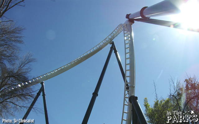 magic mountain, Full Throttle Construction heads over Superman Plaza at Magic Mountain