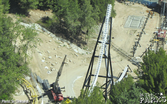 magic mountain, Unique Full Throttle Track at Six Flags Magic Mountain