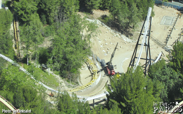 magic mountain, Unique Full Throttle Track at Six Flags Magic Mountain