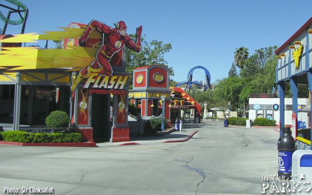 magic mountain, Unique Full Throttle Track at Six Flags Magic Mountain