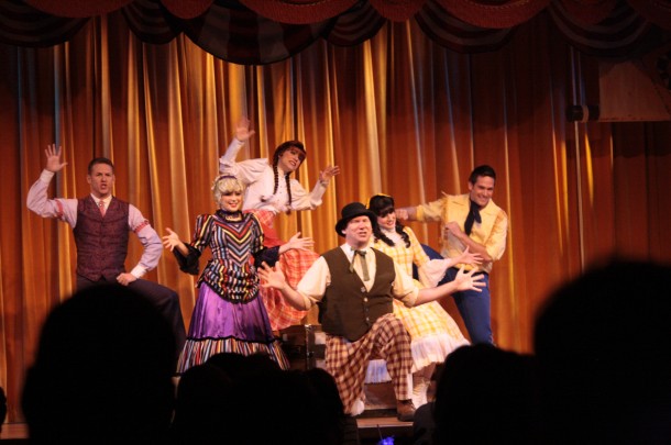 Hoop Dee Doo, Hoop Dee Doo Musical Revue, Review