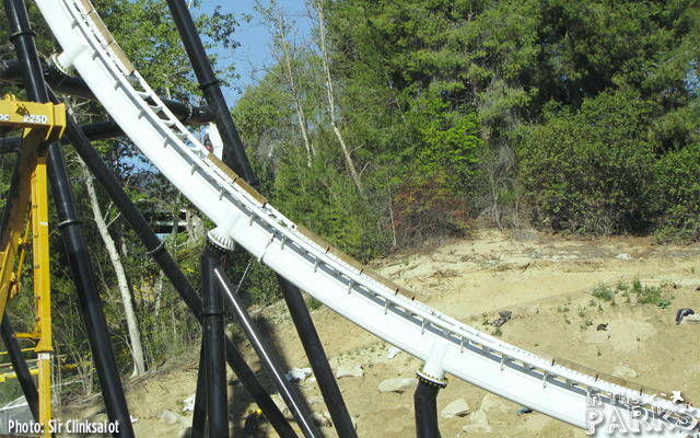 six flags magic mountain, Worlds Tallest Vertical Loop Completed at Six Flags Magic Mountain