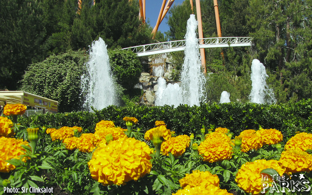 six flags magic mountain, Worlds Tallest Vertical Loop Completed at Six Flags Magic Mountain