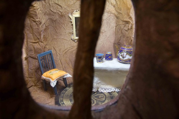 happy hollow crooked house, Happy Hollow Crooked House Returns