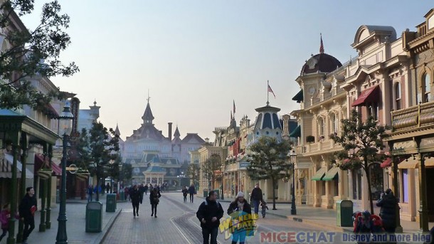 Disneyland Paris, Cold weather has a chilling effect on Disneyland Paris attendance