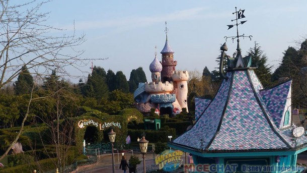 Disneyland Paris, Cold weather has a chilling effect on Disneyland Paris attendance