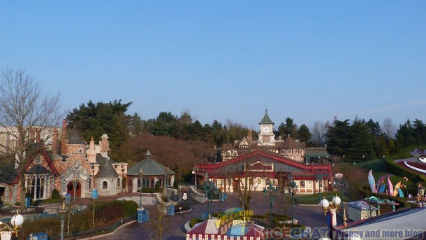 Disneyland Paris, Cold weather has a chilling effect on Disneyland Paris attendance