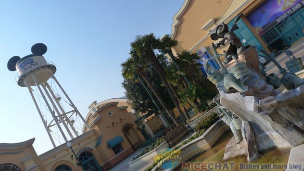 Disneyland Paris, Cold weather has a chilling effect on Disneyland Paris attendance