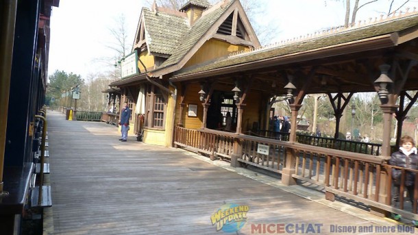 Disneyland Paris, Cold weather has a chilling effect on Disneyland Paris attendance