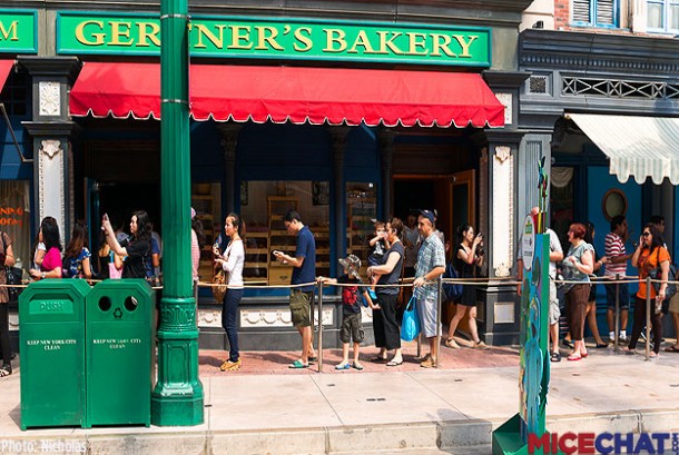 SSC_RideQueueOutside