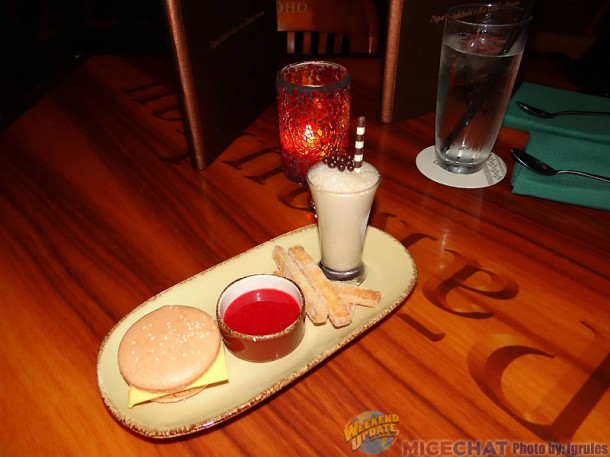 Hamburger macaron dessert