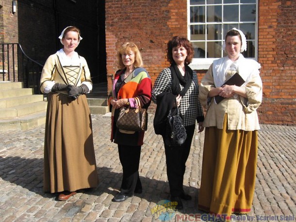 Scarlett and Linda with costumed performers at the Tower of London