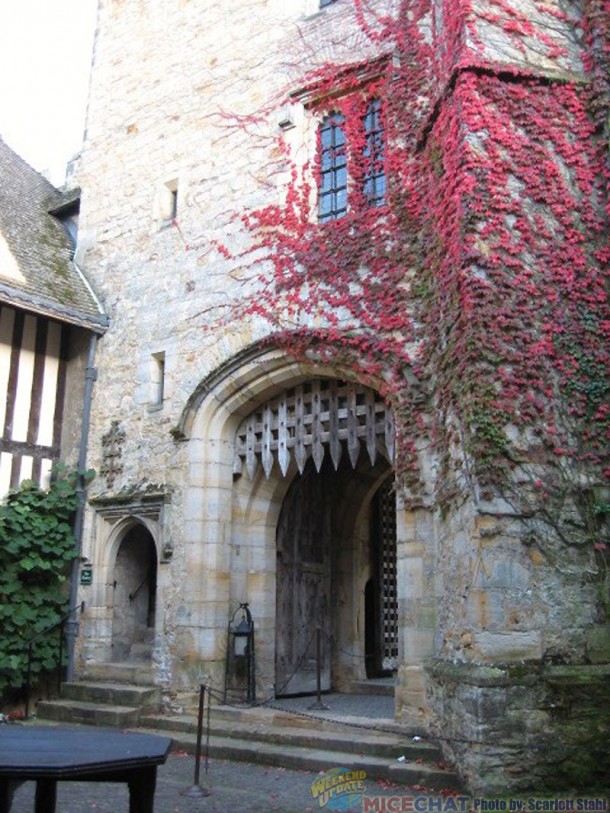 Courtyard of Hever Castle