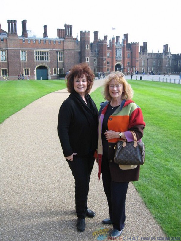 Linda and Scarlett at Hampton Court 3102 Hampton Court