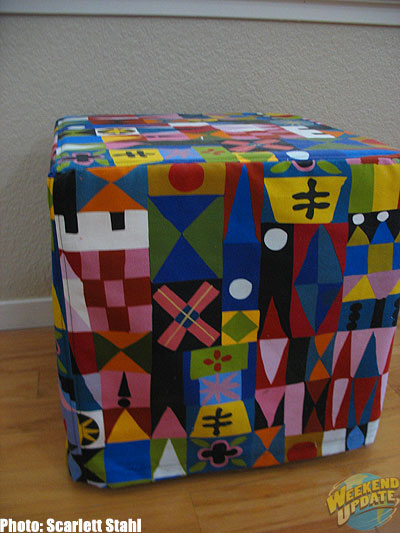 mall World footstools (2) in den