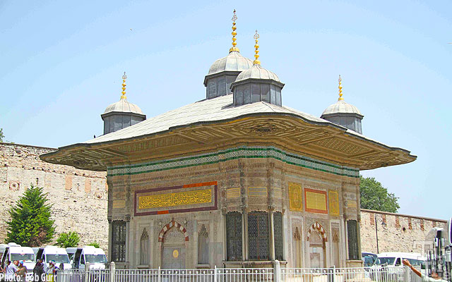 The Topkapi Museum is classic Islamic culture