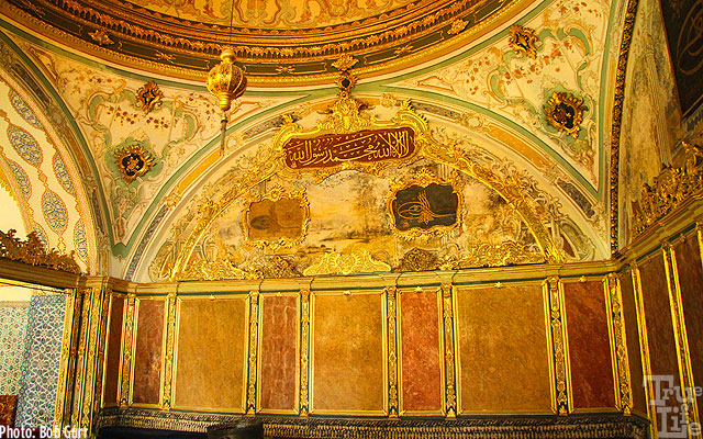 Topkapi meeting rooms feature gold decorations