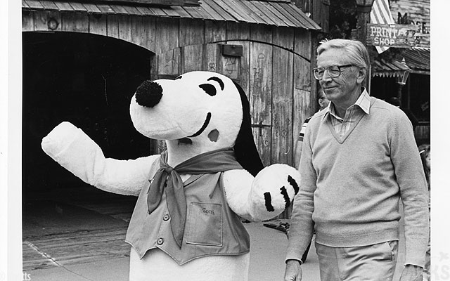 Charles-Schulz-and-Snoopy-at-Knotts-Berry-Farm