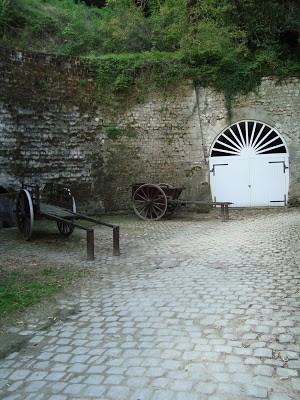 Approach to the carriage house