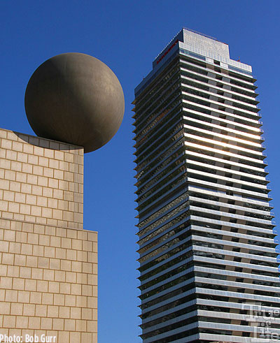 Maremagnum balancing ball