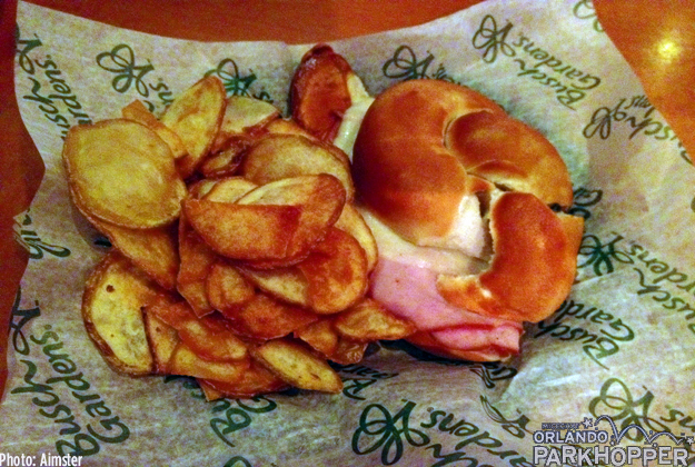 Tried the ham & cheese pretzel sandwich from Twisted Tails Pretzels for lunch, which comes with homemade potato chips. Delicious!