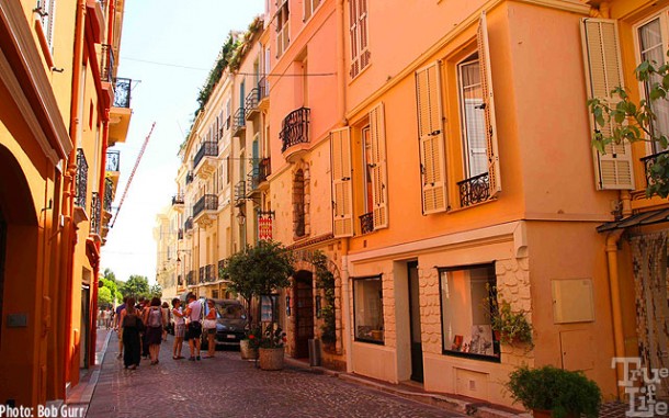 The side streets of Monaco feature a discreet zone of souvenir shops