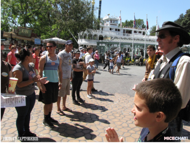 There's always some player-made shenanigans going on in front of the Golden Horseshoe. Here we have a massive game of Rock-Paper-Scissors going on.