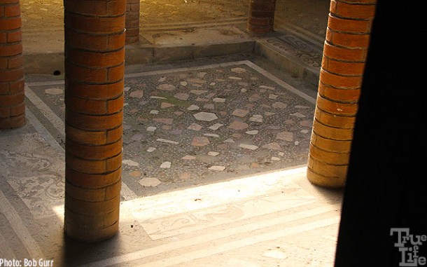 Mosaic tiled floors and interior water ponds were a very popular style.