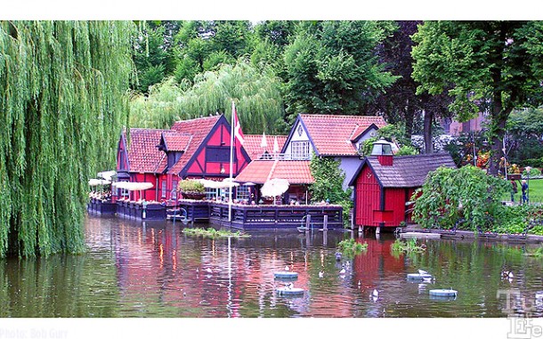 This wildly colored little restaurant rests charmingly in a lush green forest