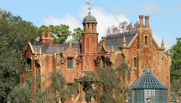 © Benjamin D. Esham/Wikimedia Commons The Haunted Mansion at Walt Disney World. This architectural style is even further from the Hamilton-Turner Inn than the HM at Disneyland. 