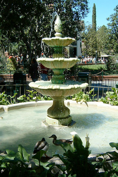 &copy; captainchipmunk via Flickr The fountain in front of the Haunted Mansion 