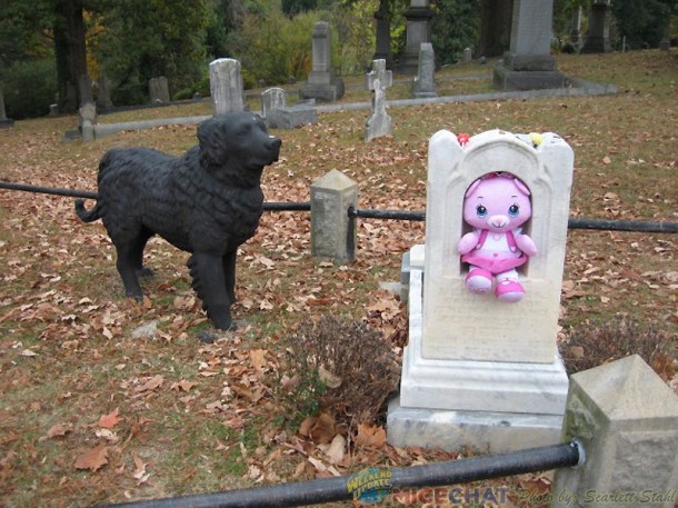 Child's grave at Hollywood Cemetery