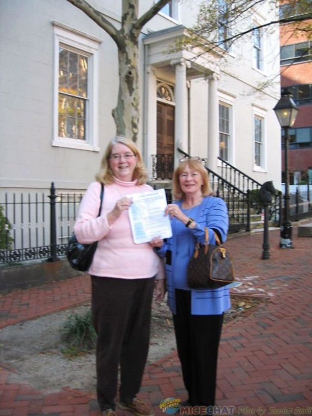 My friend, Pattie Arwood (Regent of my Frances Bland Randolph chapter of the DAR) in front of the White House of the Confederacy