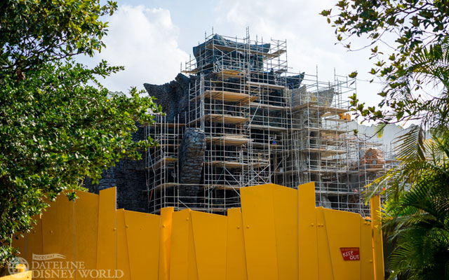 Time for a look at the awesome rock work and progress on the King Kong themed attraction coming soon to the park.