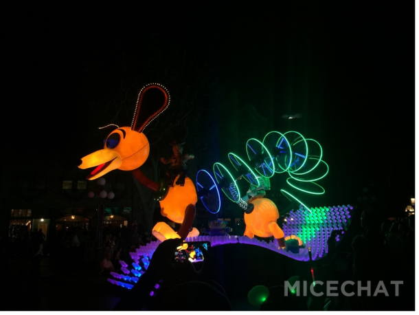 Pass through the parade after Slinky Dog.
