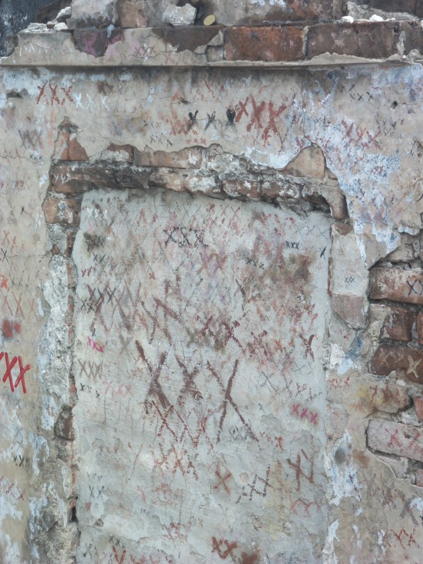 NOLA- St. Louis Cemetary, Voodoo Tomb