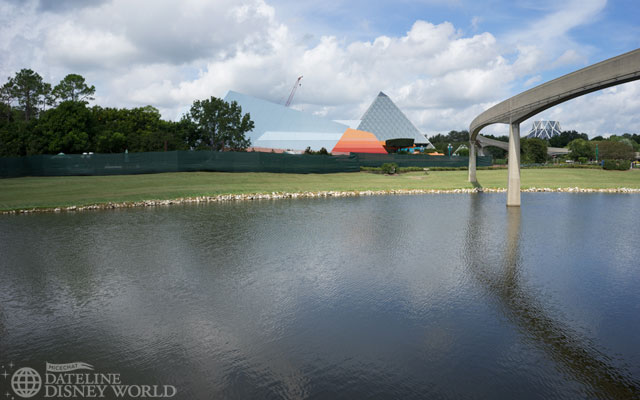 This whole path is closed off until the Festival starts.